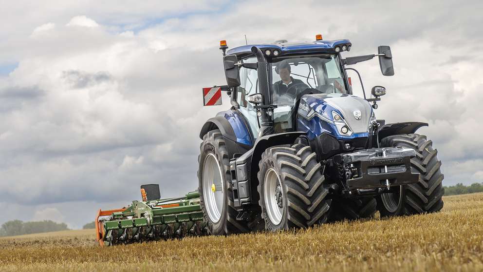 NEW HOLLANDT7 XD TRACTOR