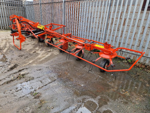 KUHN GF8702 8 ROTOR TEDDER