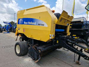 NEW HOLLAND BR7060 ROUND BALER
