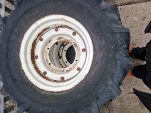 14.9LR20 WHEELS & TYRES