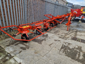 KUHN GF8702 8 ROTOR TEDDER