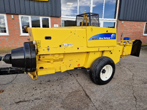 NEW HOLLAND BC5060 BALER