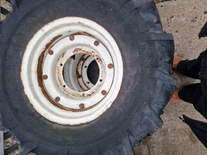 14.9LR20 WHEELS & TYRES