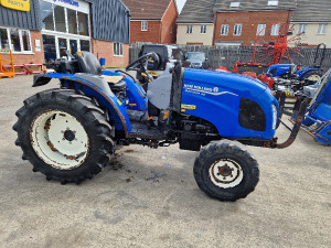 NEW HOLLAND BOOMER 40