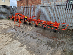 KUHN GF8702 8 ROTOR TEDDER