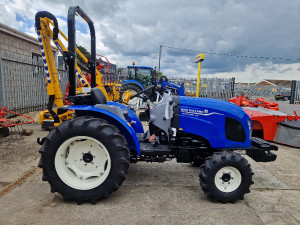 NEW HOLLAND BOOMER 40
